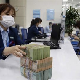Lãi suất liên ngân hàng giảm mạnh