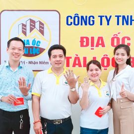 TRAO THƯỞNG NHÂN VIÊN BÁN HÀNG SUẤT XẮC